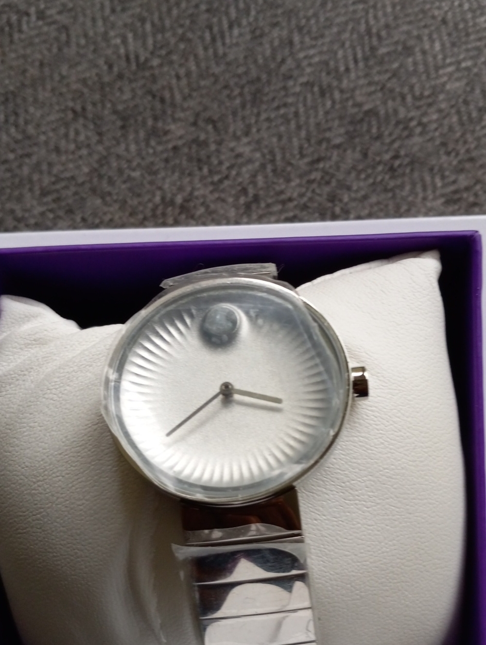 Movado Edge Minimalist Silver Women's Wristwatch - Silver